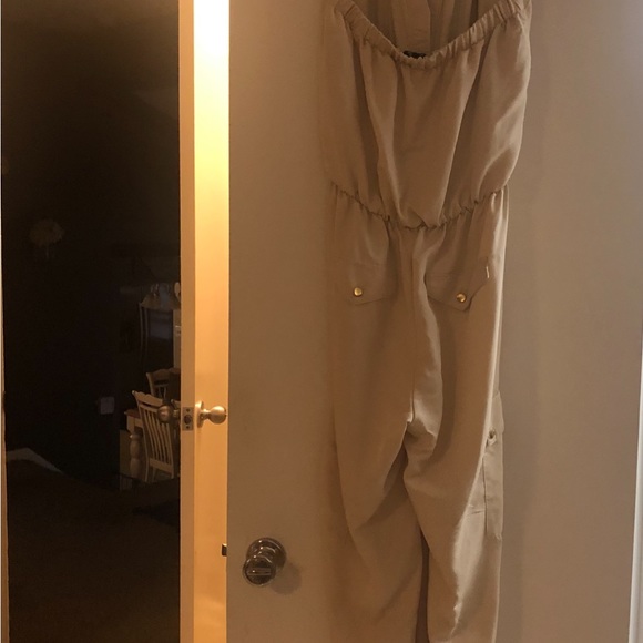 XOXO Pants - Womans tan jumper halter top size medium. Nwt. 20.00